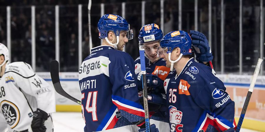 ZSC Lions im Torrausch. Hier wird ein Treffer von Simon Bodenmann (rechts) gefeiert