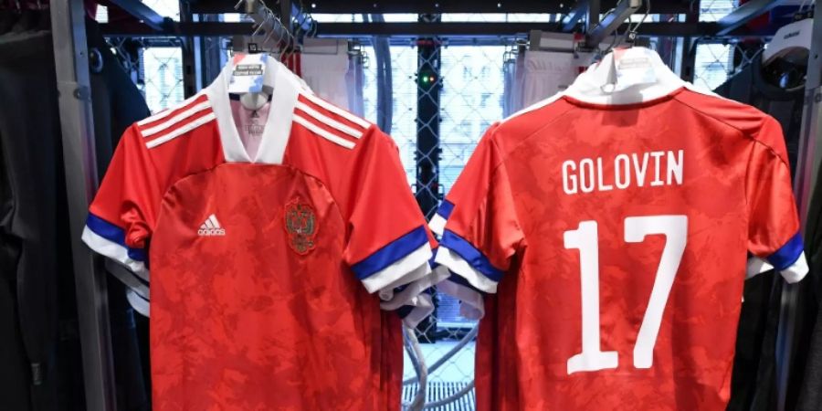 Die neuen russischen Trikots in einem Laden