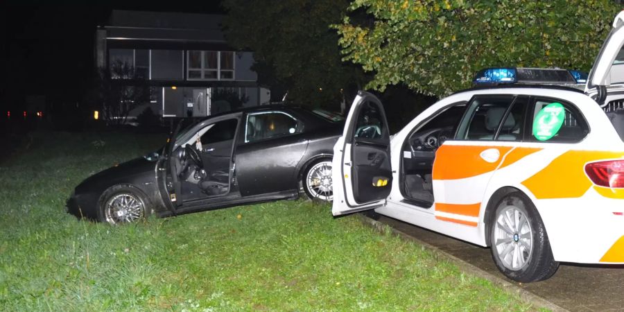 Autolenker versucht sich Polizeikontrolle zu entziehen