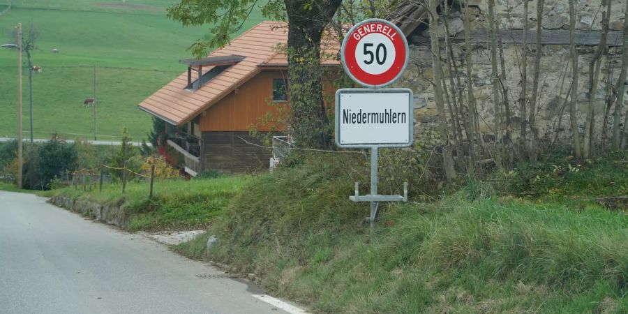 Ortsschild in Niedermuhlern.