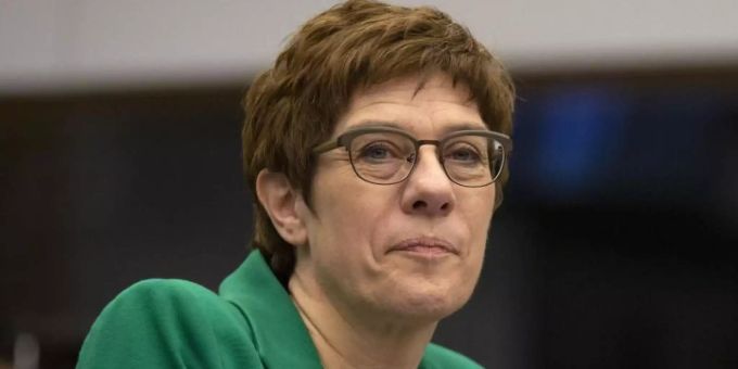 CDU-Chefin Kramp-Karrenbauer hatte vor einer Woche eine Sicherheitszone in Nordsyrien vorgeschlagen. Foto: Virginia Mayo/AP/dpa CDU-Chefin Kramp-Karrenbauer hatte vor einer Woche eine Sicherheitszone in Nordsyrien vorgeschlagen. Foto: Virginia Mayo/AP/dpa
