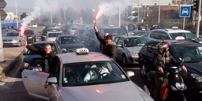 Die Streiks gegen die Rentenreform führten erneut zu erheblichen Staus. streiks paris