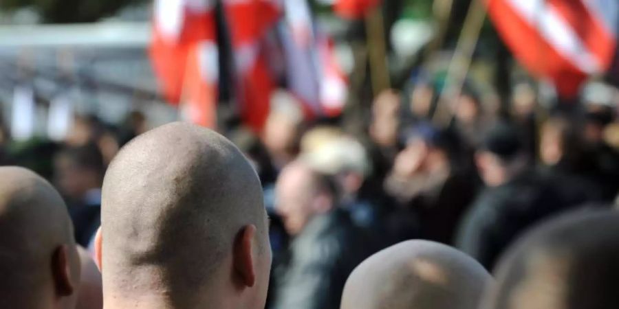 Rechtsextremisten bei einer Kundgebung in Dortmund. Foto: Bernd Thissen/dpa/Archiv