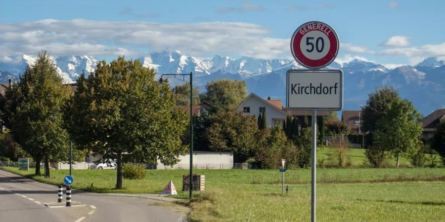 Ortsschild der Gemeinde Kirchdorf (BE)