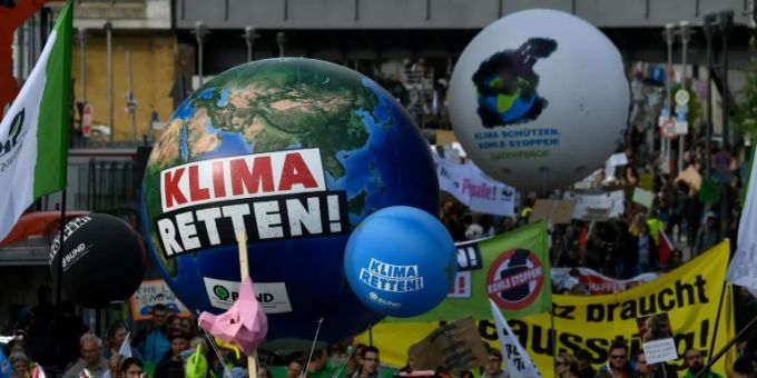 Demo für mehr Klimaschutz im September in Berlin Demo für mehr Klimaschutz im September in Berlin