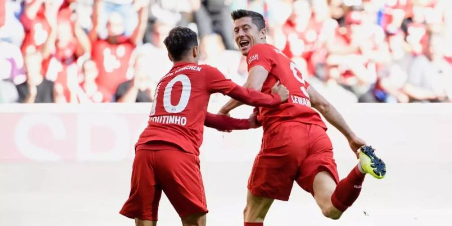 Die Bayern sind sehr von Torjäger Robert Lewandowski (r) abhängig. Foto: Matthias Balk