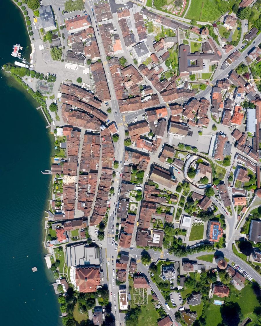 Das Wahrzeichen der Stadt Zug ist der Zytturm, von dem aus man über die gesamte Altstadt, den Zugerberg und den See überblickt.