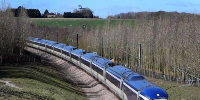 Der Eurostar nahm wenige Monate nach der Eröffnung des Eurotunnels den Betrieb auf. Foto: Gareth Fuller/PA Wire/dpa Der Eurostar nahm wenige Monate nach der Eröffnung des Eurotunnels den Betrieb auf. Foto: Gareth Fuller/PA Wire/dpa