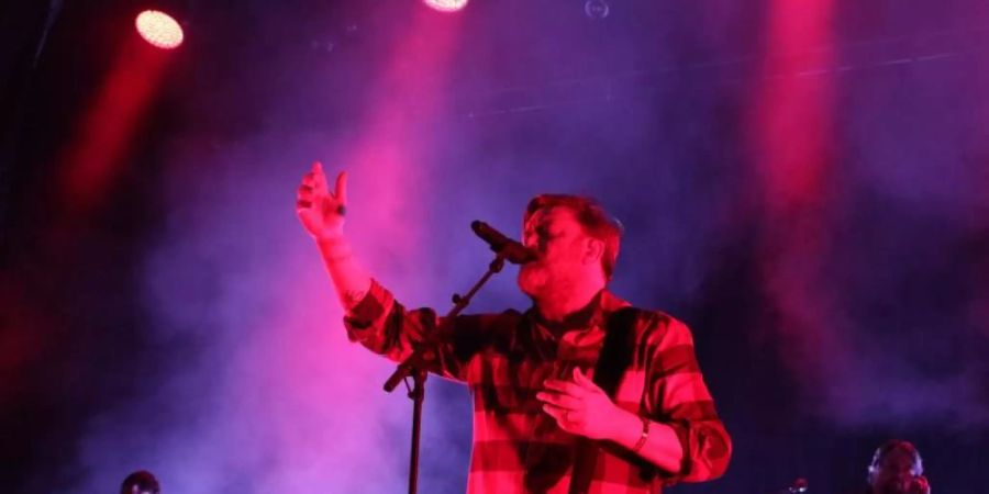 Guy Garvey von Elbow entschuldigte sich für den Brexit. Foto: Werner Herpell/dpa