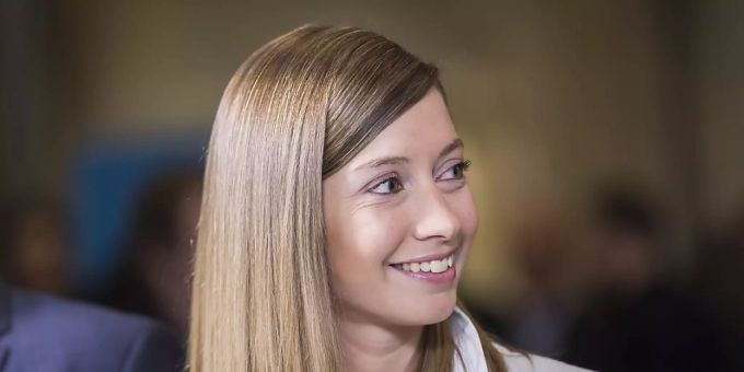 Als erste Frau für den Kanton Freiburg im Ständerat: Die Freisinnige Johanna Gapany hat den bisherigen CVP-Ständerat Beat Vonlanthen aus dem Amt geworfen. (Archivbild) fdp doppel