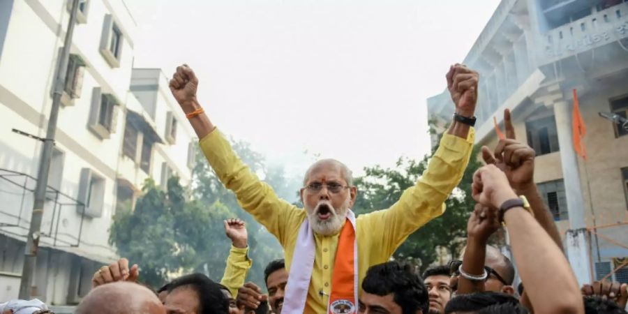 Hindu-Aktivisten feiern das Gerichtsurteil