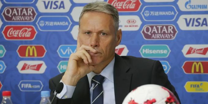 Marco van Basten hat mit der Aussage «Sieg Heil» im holländischen Fernsehen für einen Eklat gesorgt und sich später dafür entschuldigt. Marco van Basten