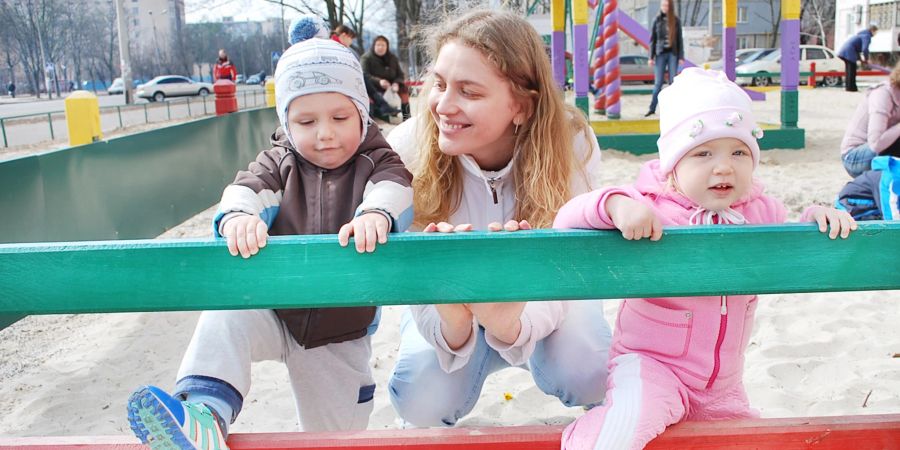 nanny mit zwei kindern