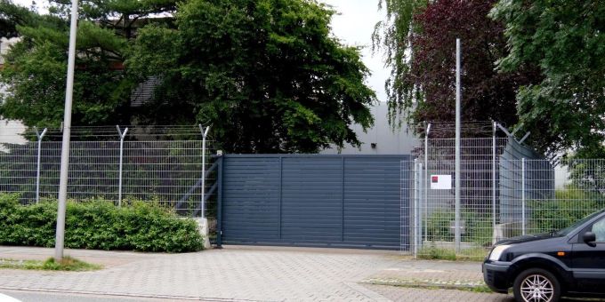 In dieser Firma wurden vor drei Jahren mehrere Millionen Euro gestohlen. Die Täterin hat sich nun gestellt. In dieser Firma wurden vor drei Jahren mehrere Millionen Euro gestohlen. Die Täterin hat sich nun gestellt.