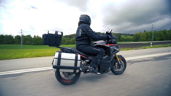Vom Fahrgefühl der Energica Experia ist der TCS-Experte überzeugt. Energica Experia