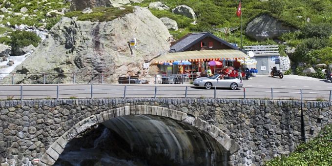 Nach Steinschlag - Sustenpass-Strasse bis mindestens Montag gesperrt