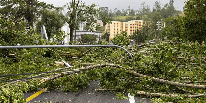 Nach Riesen-Sturm - Neuenburg ruft Armee zur Hilfe in La Chaux-de-Fonds