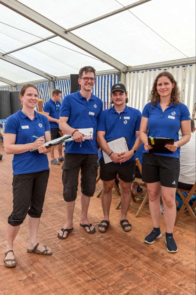 Sabine, Partick, Lukas und Fränzi amten als Ringrichter.