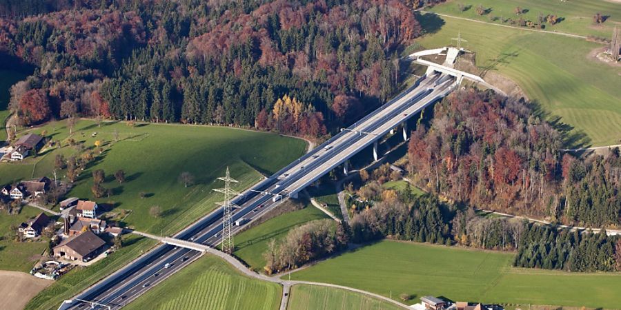 Die ständerätliche Verkehrskommission (KVF-S) hat dem Ausbau des Nationalstrassennetzes und der Mitfinanzierung der Agglomerationsprogramme der vierten Generation zugestimmt. (Symbolbild)