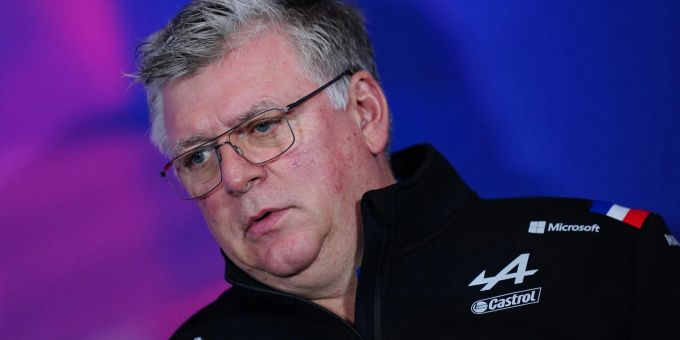 Das Formel-1-Team Alpine trennt sich zur Sommerpause von Teamchef Otmar Szafnauer. Das Formel-1-Team Alpine trennt sich zur Sommerpause von Teamchef Otmar Szafnauer.