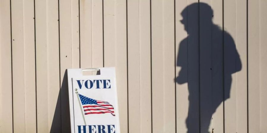 Bei der US-Präsidentschaftswahl kommt es zu einer ungewöhnlich hohen Wahlbeteiligung. Foto: Kaytie Boomer/The Bay City Times/AP/dpa