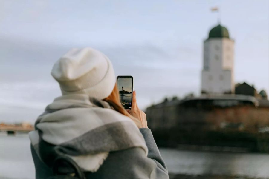 Frau und Turm