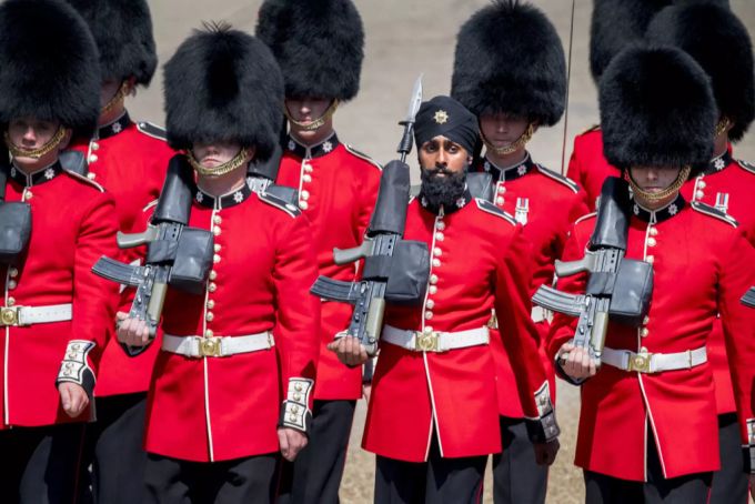 Die Wachen sorgen für einen Skandal. queen elizabeth