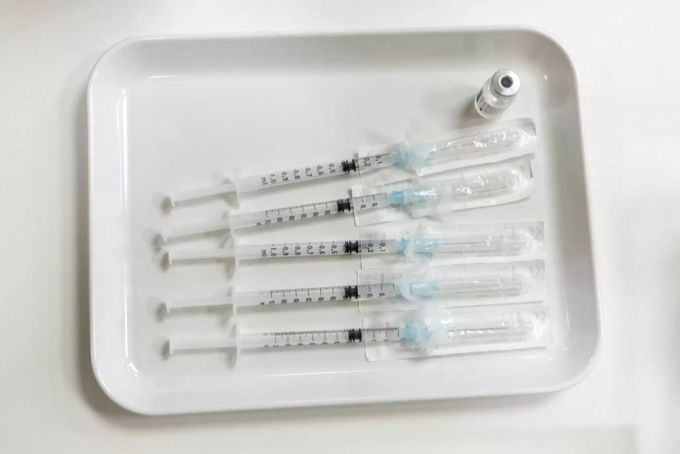 Der Corona-Impfstoff von Pfizer-Biontech, aufgenommen in einem Altersheim. Coronavirus Altersheim Impfung