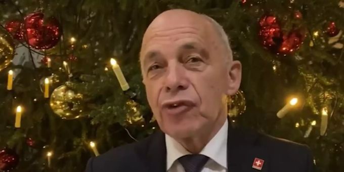 Ganz auf Parteilinie - SVP-Maurer wünscht sich «viele kritische Bürger»