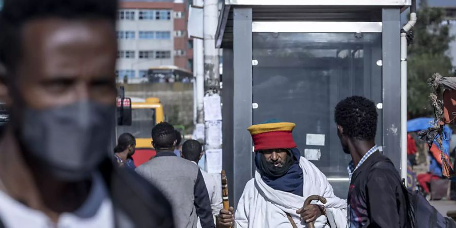 Nach einer Militäroffensive der äthiopischen Regierung gegen die Regierungspartei der Region Tigray fliehen immer mehr Menschen aus dem Land Richtung Sudan, berichtet das UN-Flüchtlingshilfswerk. Foto: Mulugeta Ayene/AP/dpa