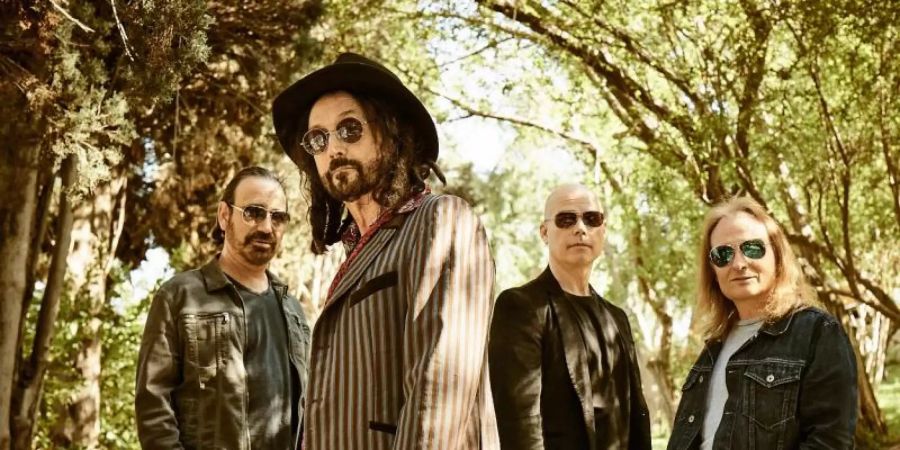 Mike Campbell (2.v.l.) ist jetzt Frontmann der Dirty Knobs. Foto: Pamela Littky/BMG Rights/dpa