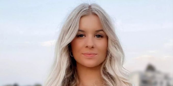 Corina ist Flight Attendant und Twitchstreamerin Frau Blond