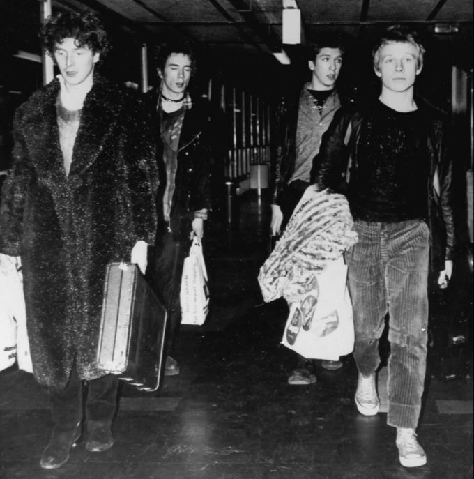 Regissuer Danny Boyle inszeniert die Karriere der legendären englischen Punk-Band Sex Pistols. Punk.Band Sex Pistols