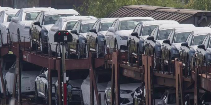 Berlin - Auto-Neuzulassungen brechen im Januar um rund 31 Prozent ein