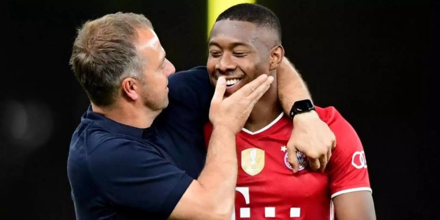 ansi Flick hat erneut um einen Verbleib von David Alaba beim FC Bayern München geworben. Foto: Robert Michael/dpa/Archivbild