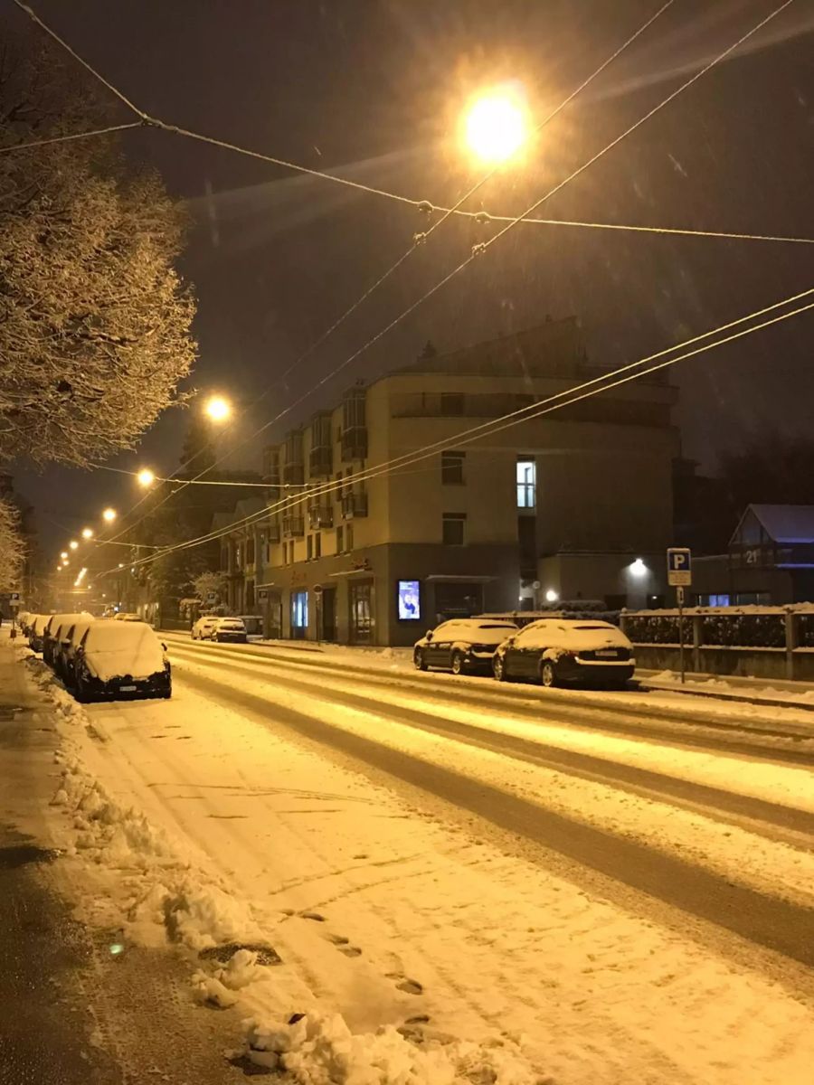 Mit Schnee bedeckte Strassen auch im Berner Länggasse-Qaurtier.