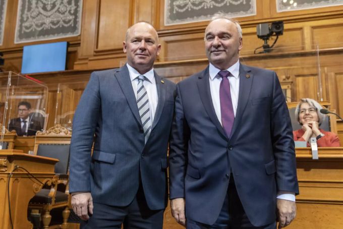 Frisch gewählt: Andreas Aebi (BE), Nationalratspräsident und Alex Kuprecht (SZ), Ständeratspräsident, beide SVP. Parlament SVP Präsident
