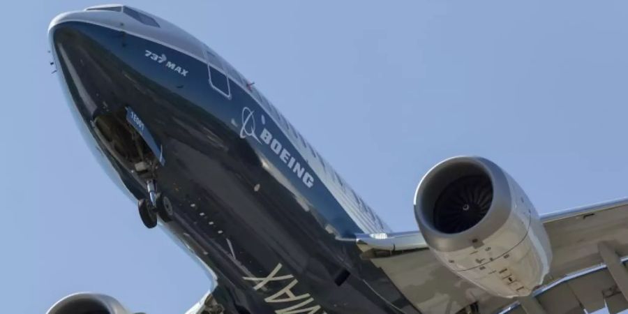 Eine Boeing 737 MAX 7 landet in Rahmen eines Testflugs in Seattle auf dem Boeing-Feld. Foto: Seattle Aviation Images/ZUMA Wire/dpa