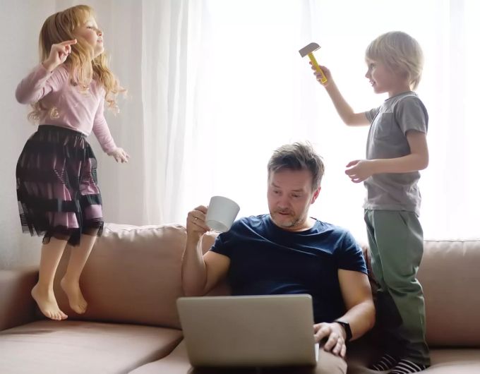 Homeoffice und Kinder lassen sich nur schwer im Einklang bringen. Homeoffice und Kinder
