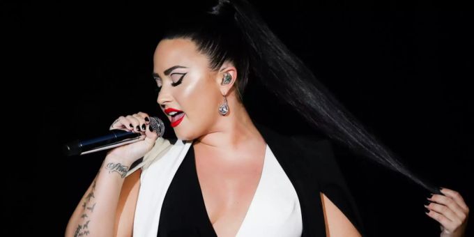 Demi Lovato bei einem Auftritt. Demi lovato