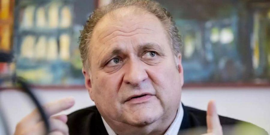 «Damit wir möglichst rasch wieder zu einem weniger eingeschränkten Alltag und Geschäftsbetrieb zurückkehren können, muss es endlich gelingen, das Infektionsgeschehen spürbar einzudämmen», sagt Hans Peter Wollseifer. Foto: Christoph Soeder/dpa