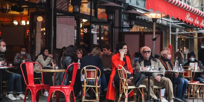 Ein Restaurant-Besuch darf in Paris nicht fehlen. lockdown frankreich