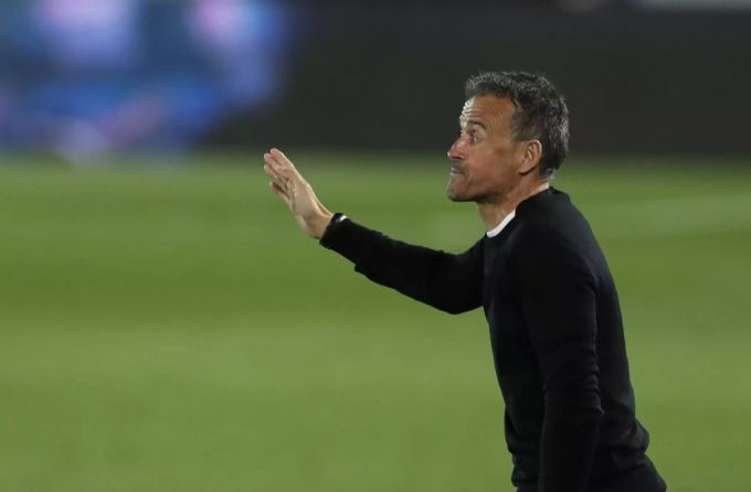Luis Enrique feierte mit Lionel Messi bei Barcelona neun Titel. Lionel Messi Enrique