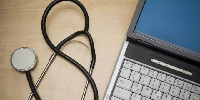 Mit der elektronischen Patientenakte sollen medizinische Unterlagen an einer Stelle digital gebündelt werden. Foto: Patrick Pleul/dpa-Zentralbild/dpa