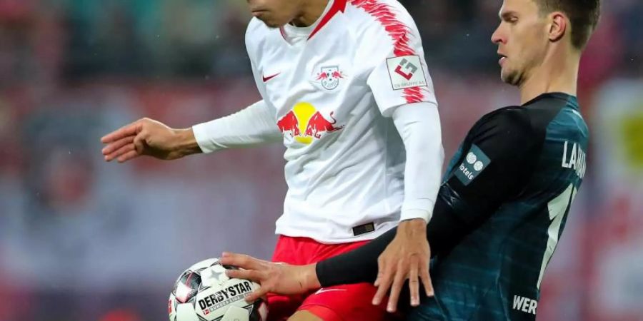 In der Bundesliga findet eine Debatte um die Handspielregel statt. Foto: Jan Woits/ZB/dpa