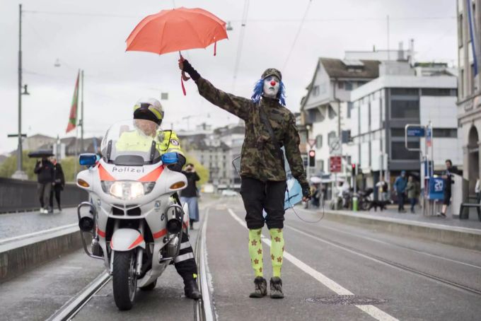 Bei der Demonstration am 1. Mai waren rebellische Clowns mit dabei. 1. Mai