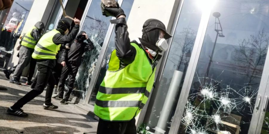 Gewalttätige Demonstranten in Paris