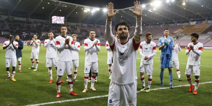 Spieler des FC Winterthur bedanken sich nach einem Spiel bei den Fans. FC Winterthur