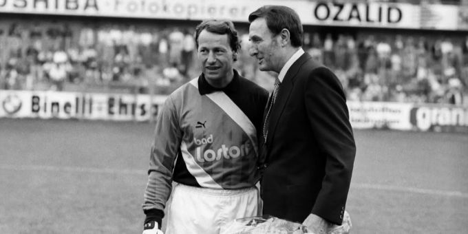 Der 41-jährige FCZ-Goalie Karl Grob (links) bestritt am 12. Juni 1987 sein 513. Nationalliga- und zugleich sein letztes Spiel für den FCZ. FCZ Karl Grob