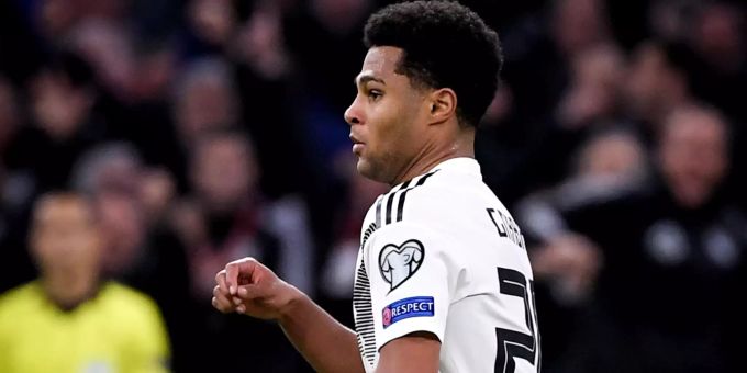 Serge Gnabry trifft für Deutschland gegen Holland. Der Star von Bayern München ist seit neustem Veganer. Gnabry Bayern München